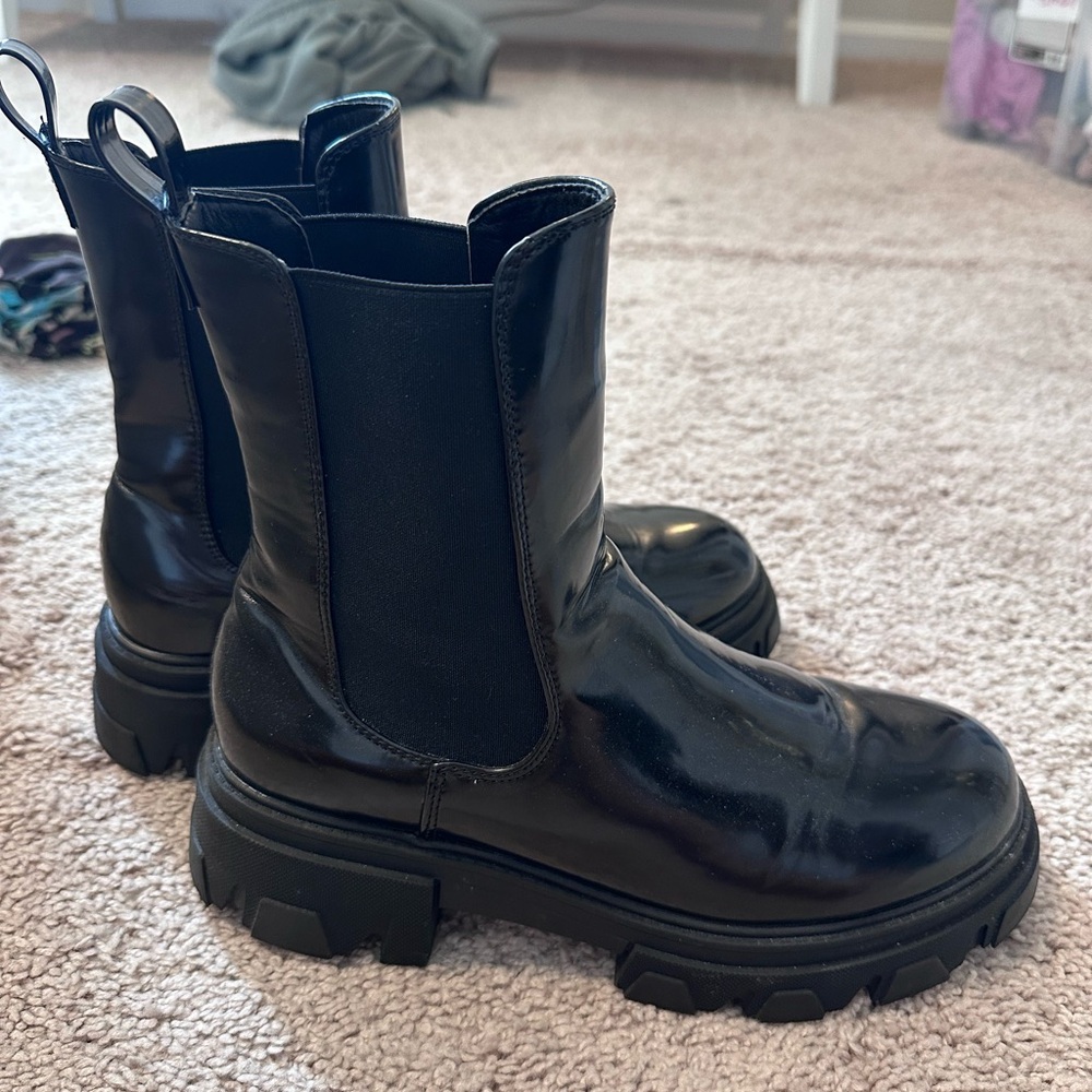 Black Chunky Chelsea Boots